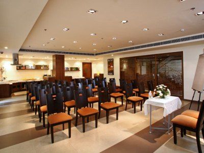 Hotel Shervani Nehru Place 4*