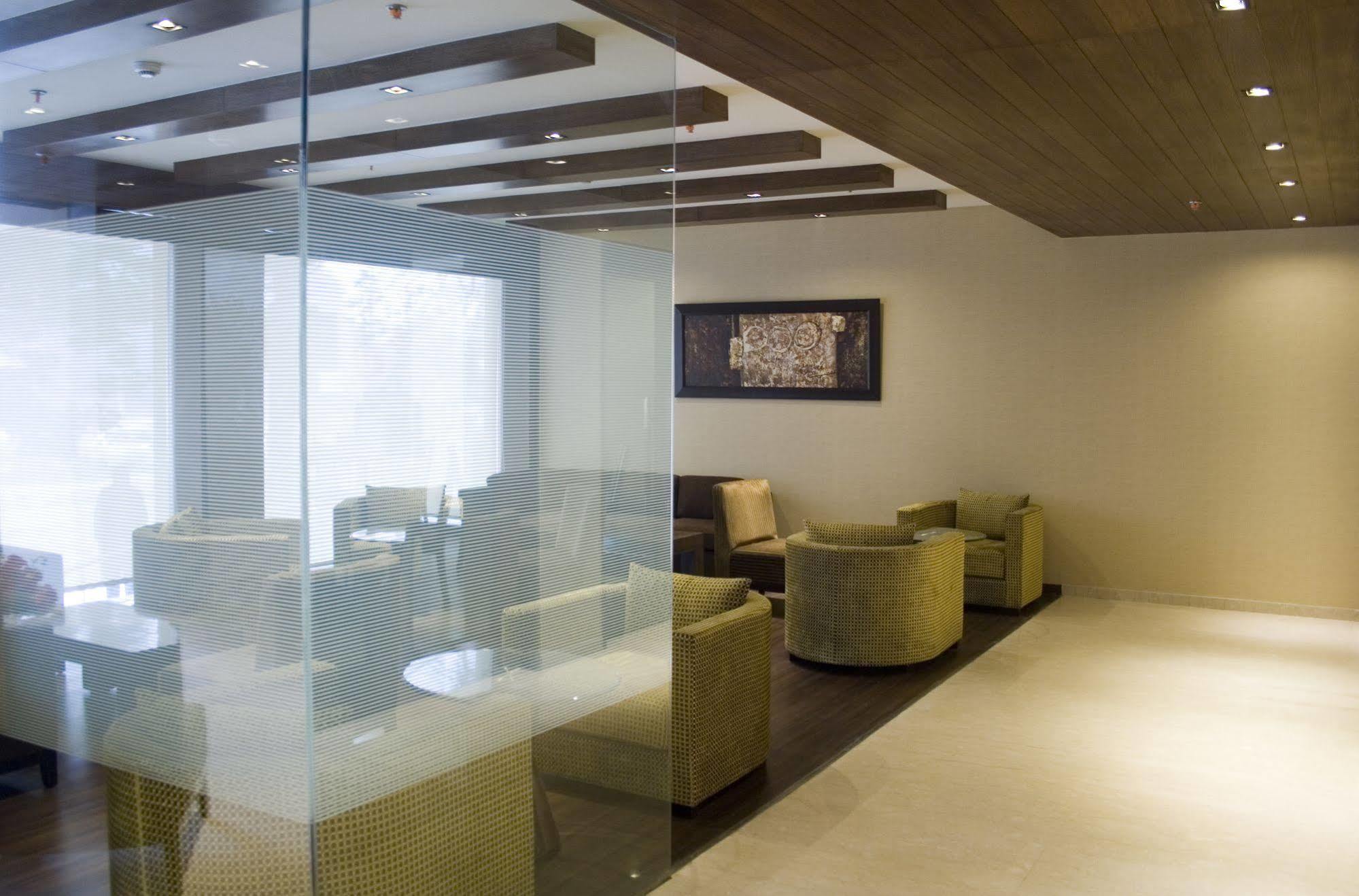 Hotel Shervani Nehru Place 4*