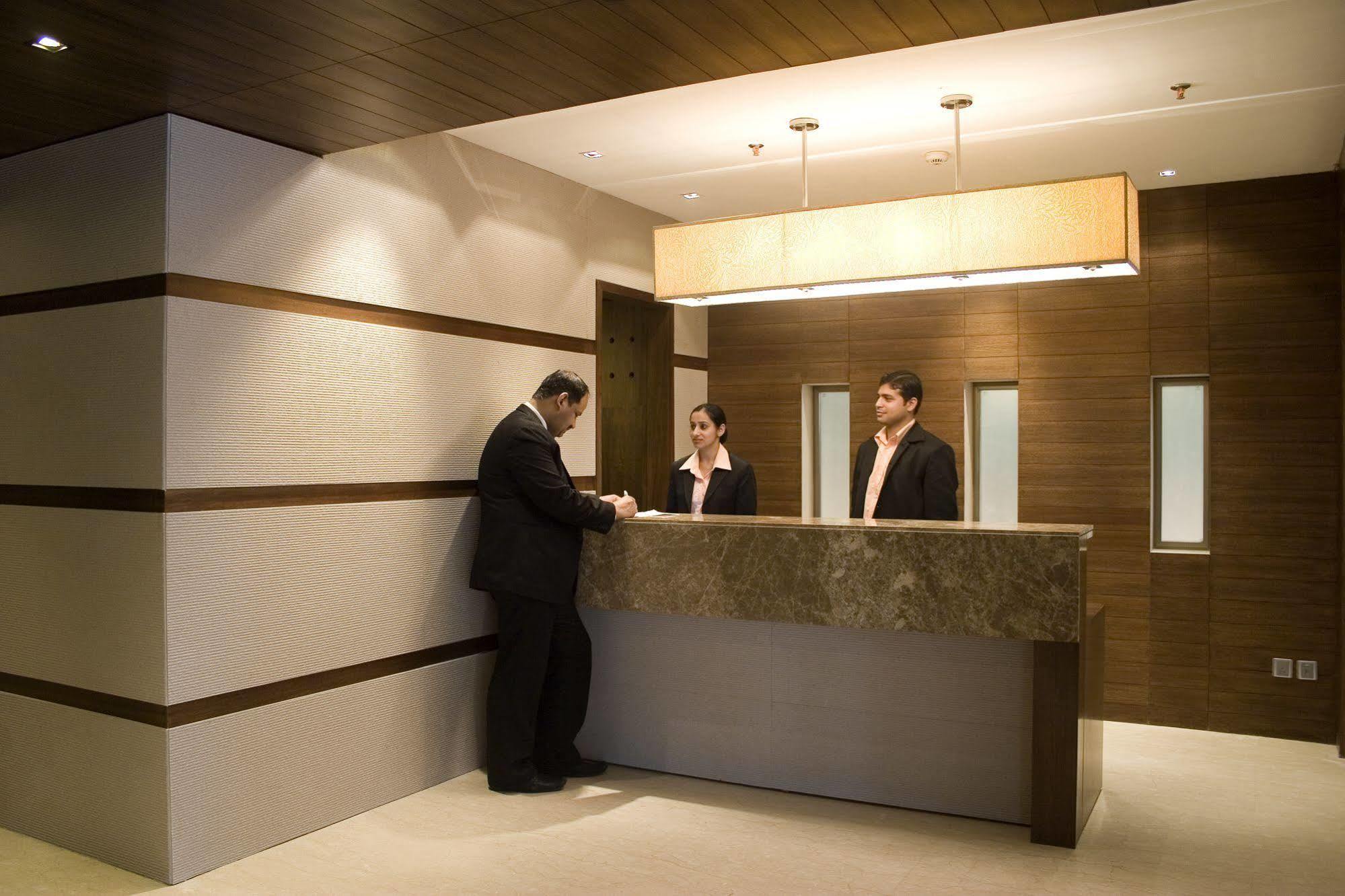 Hotel Shervani Nehru Place 4*