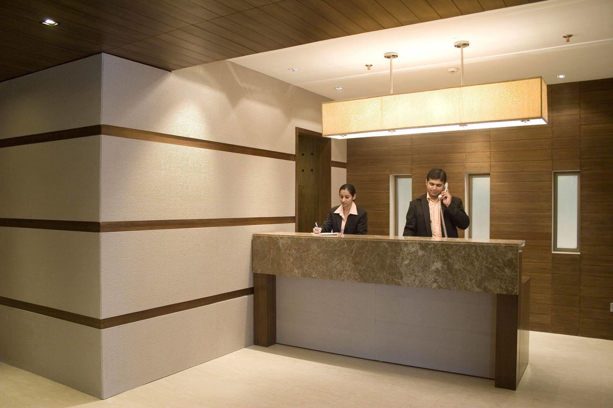 Hotel Shervani Nehru Place 4*
